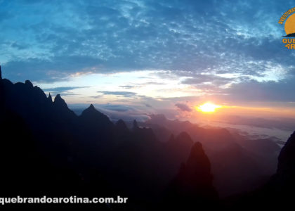 Nascer do Sol nos Portais de Hércules Parnaso