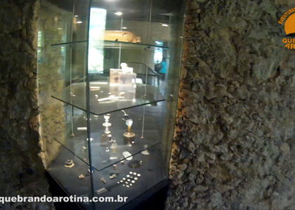 Utensílios da época encontrados nas escavações
