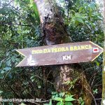 sinalização para o pico da pedra branca