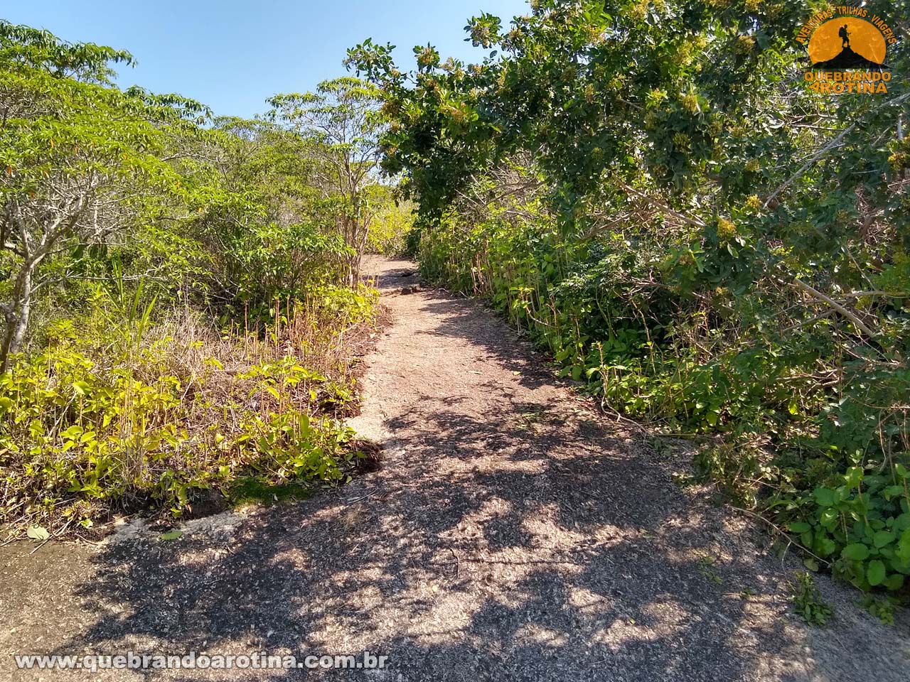 inicio da trilha morro da peca marica