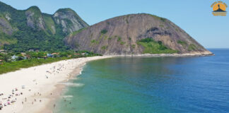 Praia de Itacoatiara na Cidade de Niterói, Dicas e Como Chegar. praia de itacoatiara